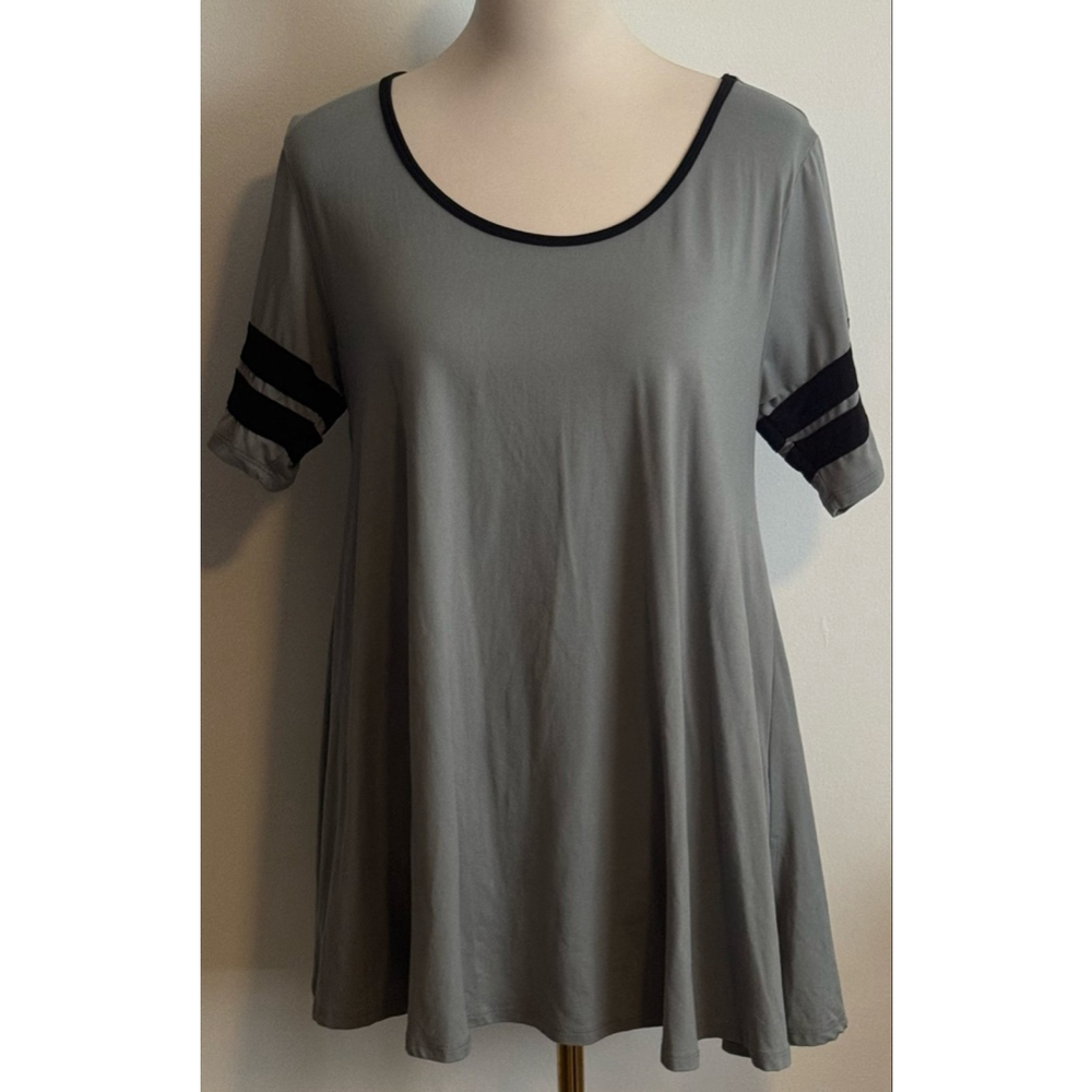 Women's LuLaRoe Tunic Top S Gray Black Short Sleeve